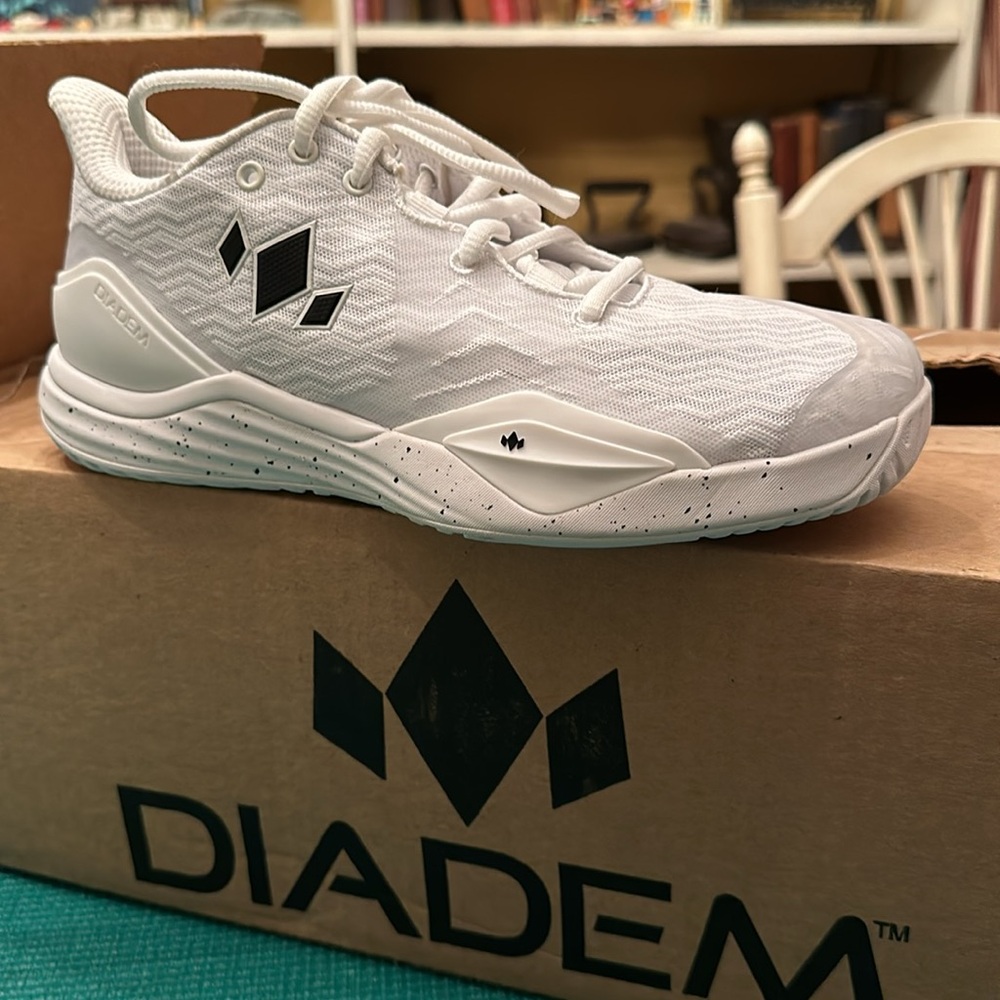Diadem court shoe. Great for pickleball and tennis! - Picture 4 of 6